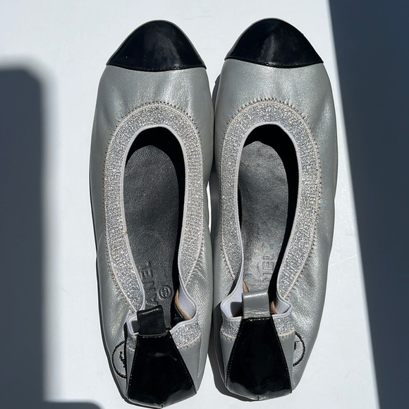 Authentic Chanel Silver Lambskin/Black Patent Leather Elastic Ballet Flats Shoes - Picture 12 of 16